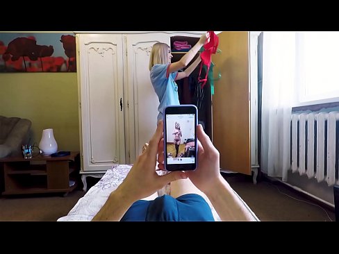 ❤️ Stepsister għamel lil ħuha jiġbor eżatt qabel ma daħlet id-dar ❤️ Porn Russu lilna ❌️❤