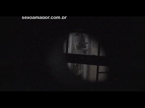 ❤️ Blondie tiġi filmata segretament minn voyeur tal-viċinat moħbi wara briks vojta ❤️ Porn Russu lilna ❌️❤